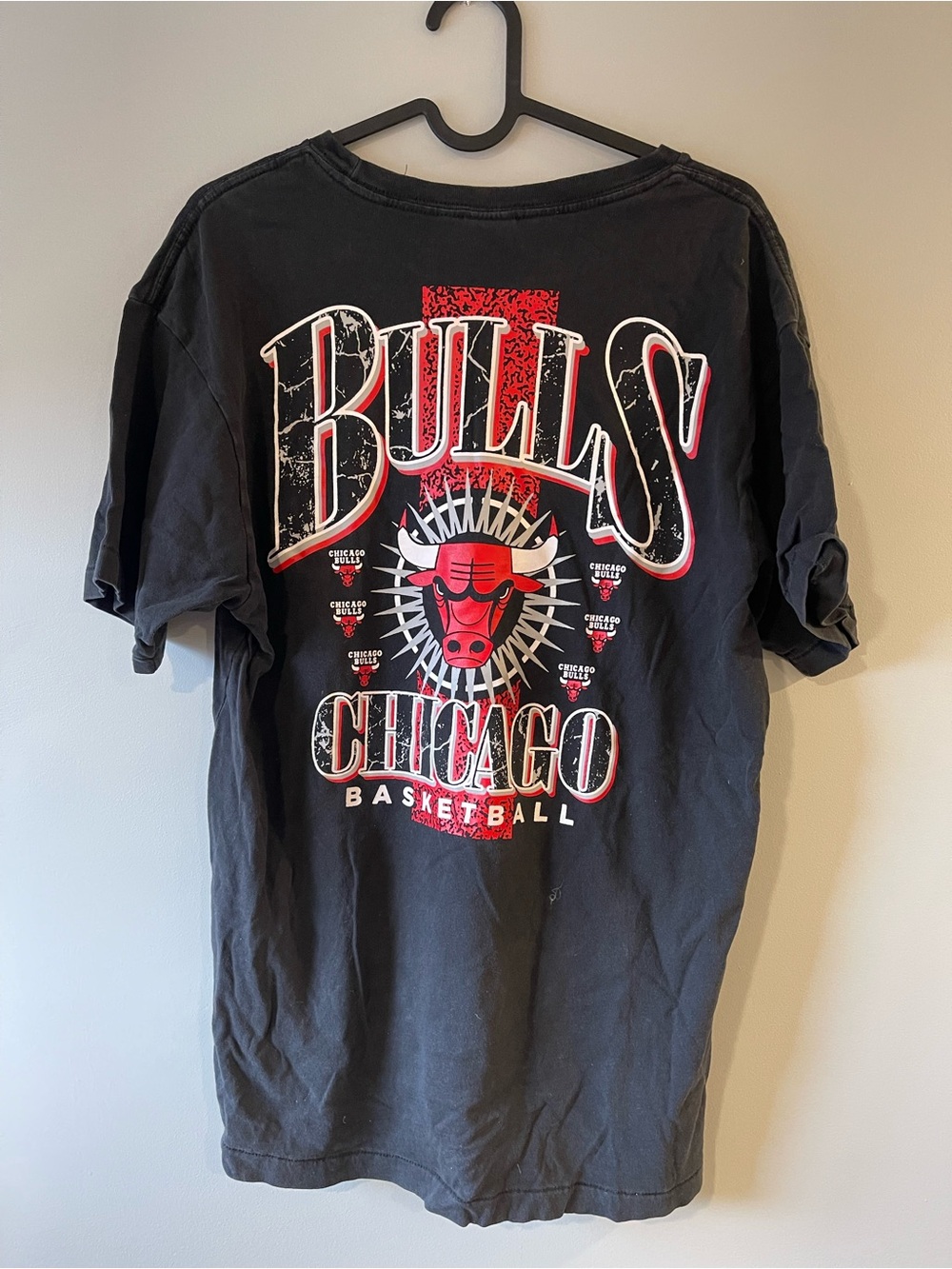 Chicago Bulls Graphic Short Sleeve Tee - Black/Red